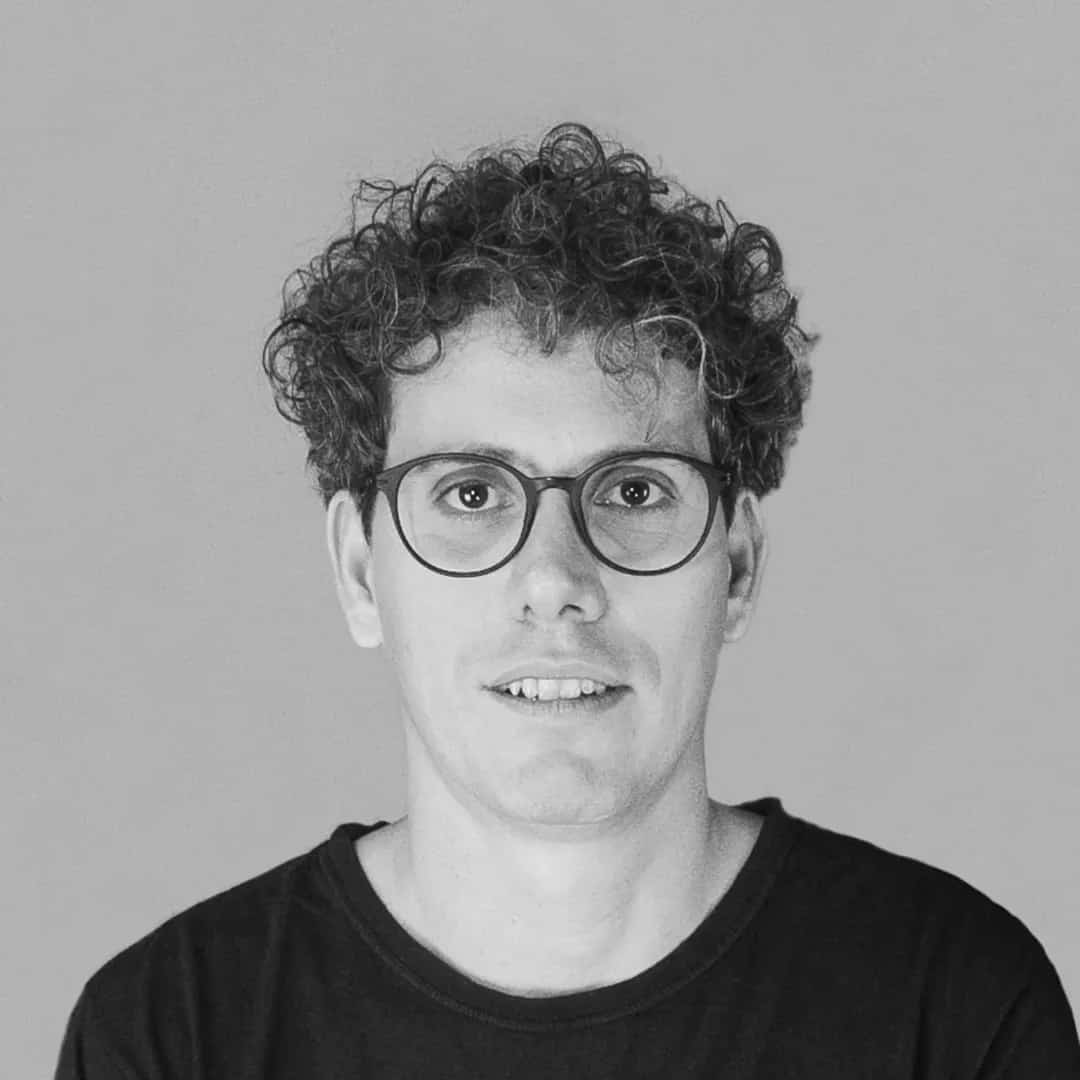 Ian Guedes faz show em Belo Horizonte/MG no Bar e Museu Clube da Esquina no dia sábado, 21 de março de 2026, às 21:00.
O evento será do estilo MPB e promete reunir fãs para uma noite especial de música ao vivo.
O show acontece no Bar e Museu Clube da Esquina, um espaço conhecido por receber eventos na cidade de Belo Horizonte.
Endereço: R. Paraisópolis, 738 - Santa Tereza, Belo Horizonte - MG, 31010-330, Brasil.
Consulte informações e ingressos nos canais oficiais do evento.
Instagram do local: https://www.instagram.com/bardomuseuclubedaesquina/. Instagram do artista: https://www.instagram.com/ianguedesoficial/.
O show de Ian Guedes promete atrair fãs na cidade de Belo Horizonte.
Perguntas frequentes sobre o evento:
Pergunta: Quando acontece o show de Ian Guedes em Belo Horizonte?
Resposta: O show acontece sábado, 21 de março de 2026 às 21:00.
Pergunta: Onde acontece o evento?
Resposta: O evento acontece no Bar e Museu Clube da Esquina em Belo Horizonte. - Ian Guedes ao vivo em Belo Horizonte no Bar e Museu Clube da Esquina, sábado 21 de março de 2026 às 21h