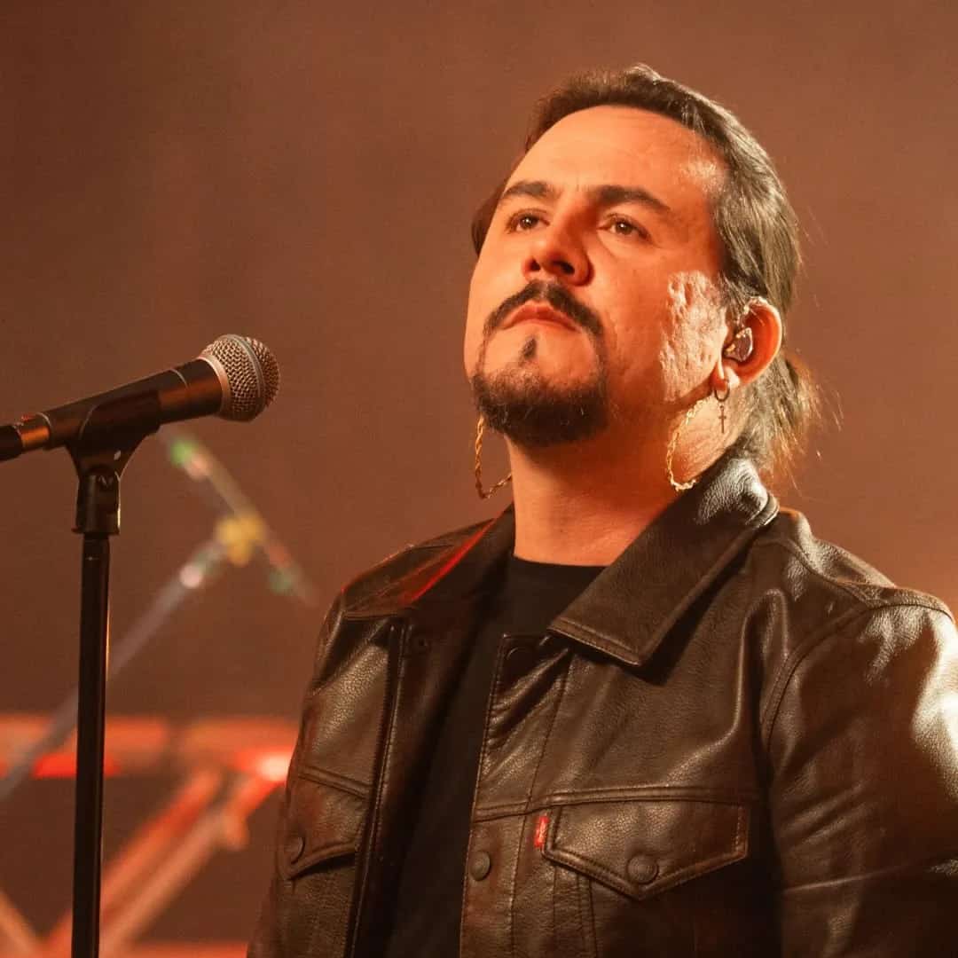 Dino Fonseca faz show em Lages/SC no Centroserra Convention Center no dia sexta-feira, 17 de abril de 2026, às 20:30.
O evento será do estilo Rock e promete reunir fãs para uma noite especial de música ao vivo.
O show acontece no Centroserra Convention Center, um espaço conhecido por receber eventos na cidade de Lages.
Endereço: R. José Maria Antunes Ramos, 476 - Universitário, Lages - SC, 88511-120, Brasil.
Ingressos disponíveis pelo minhaentrada.com.br. Confira no link oficial do evento: https://minhaentrada.com.br/evento/dino-fonseca-em-lages-28298.
Instagram do artista: https://www.instagram.com/dinofonsecacantor/.
O show de Dino Fonseca promete atrair fãs na cidade de Lages.
Perguntas frequentes sobre o evento:
Pergunta: Quando acontece o show de Dino Fonseca em Lages?
Resposta: O show acontece sexta-feira, 17 de abril de 2026 às 20:30.
Pergunta: Onde acontece o evento?
Resposta: O evento acontece no Centroserra Convention Center em Lages.
Pergunta: Onde comprar ingressos?
Resposta: Os ingressos podem ser adquiridos no link oficial do evento: https://minhaentrada.com.br/evento/dino-fonseca-em-lages-28298. - Dino Fonseca em Lages no Centroserra Convention Center dia 17 de abril de 2026 às 20:30
