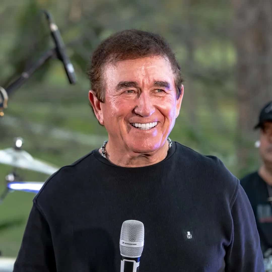 Amado Batista faz show em Vitória/ES no Espaço Patrick Ribeiro - Aeroporto de Vitória no dia sábado, 24 de outubro de 2026, às 20:00.
O evento será do estilo Sertanejo e promete reunir fãs para uma noite especial de música ao vivo.
O show acontece no Espaço Patrick Ribeiro - Aeroporto de Vitória, um espaço conhecido por receber eventos na cidade de Vitória.
Endereço: Av. Roza Helena Schorling Albuquerque, S/N - Goiabeiras, Vitoria - ES, 29109-350.
Ingressos disponíveis pelo site.blueticket.com.br. Confira no link oficial do evento: https://site.blueticket.com.br/evento/40270/amado-batista-50-anos.
Instagram do artista: https://www.instagram.com/amadobatistaoficial/.
O show de Amado Batista promete atrair fãs na cidade de Vitória.
Perguntas frequentes sobre o evento:
Pergunta: Quando acontece o show de Amado Batista em Vitória?
Resposta: O show acontece sábado, 24 de outubro de 2026 às 20:00.
Pergunta: Onde acontece o evento?
Resposta: O evento acontece no Espaço Patrick Ribeiro - Aeroporto de Vitória em Vitória.
Pergunta: Onde comprar ingressos?
Resposta: Os ingressos podem ser adquiridos no link oficial do evento:... - Amado Batista - 50 Anos em Vitória no Espaço Patrick Ribeiro, sábado 24 de outubro de 2026 às 20h