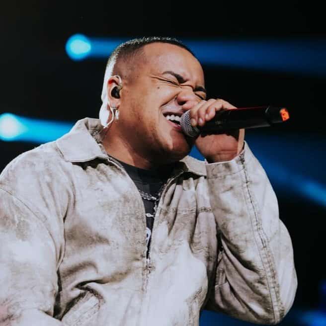 Vitinho faz show em Rio de Janeiro/RJ no Faro Beach Club no dia domingo, 22 de março de 2026, às 15:00.
O evento será do estilo Pagode e promete reunir fãs para uma noite especial de música ao vivo.
O show acontece no Faro Beach Club, um espaço conhecido por receber eventos na cidade de Rio de Janeiro.
Endereço: Av. Niemeyer, 101 - Leblon, Rio de Janeiro - RJ, 22450-230, Brasil.
Ingressos disponíveis pelo guicheweb. Confira no link oficial do evento: https://www.guicheweb.com.br/rio-samba-beach_50287.
Instagram do local: https://www.instagram.com/farobeachclub/. Instagram do artista: https://www.instagram.com/cantorvitinho/.
O show de Vitinho promete atrair fãs na cidade de Rio de Janeiro.
Perguntas frequentes sobre o evento:
Pergunta: Quando acontece o show de Vitinho em Rio de Janeiro?
Resposta: O show acontece domingo, 22 de março de 2026 às 15:00.
Pergunta: Onde acontece o evento?
Resposta: O evento acontece no Faro Beach Club em Rio de Janeiro.
Pergunta: Onde comprar ingressos?
Resposta: Os ingressos podem ser adquiridos no link oficial do evento: https://www.guicheweb.com.br/rio-samba-beach_50287. - Vitinho no Rio Samba Beach Rio de Janeiro Faro Beach Club 22 de março de 2026 às 15h