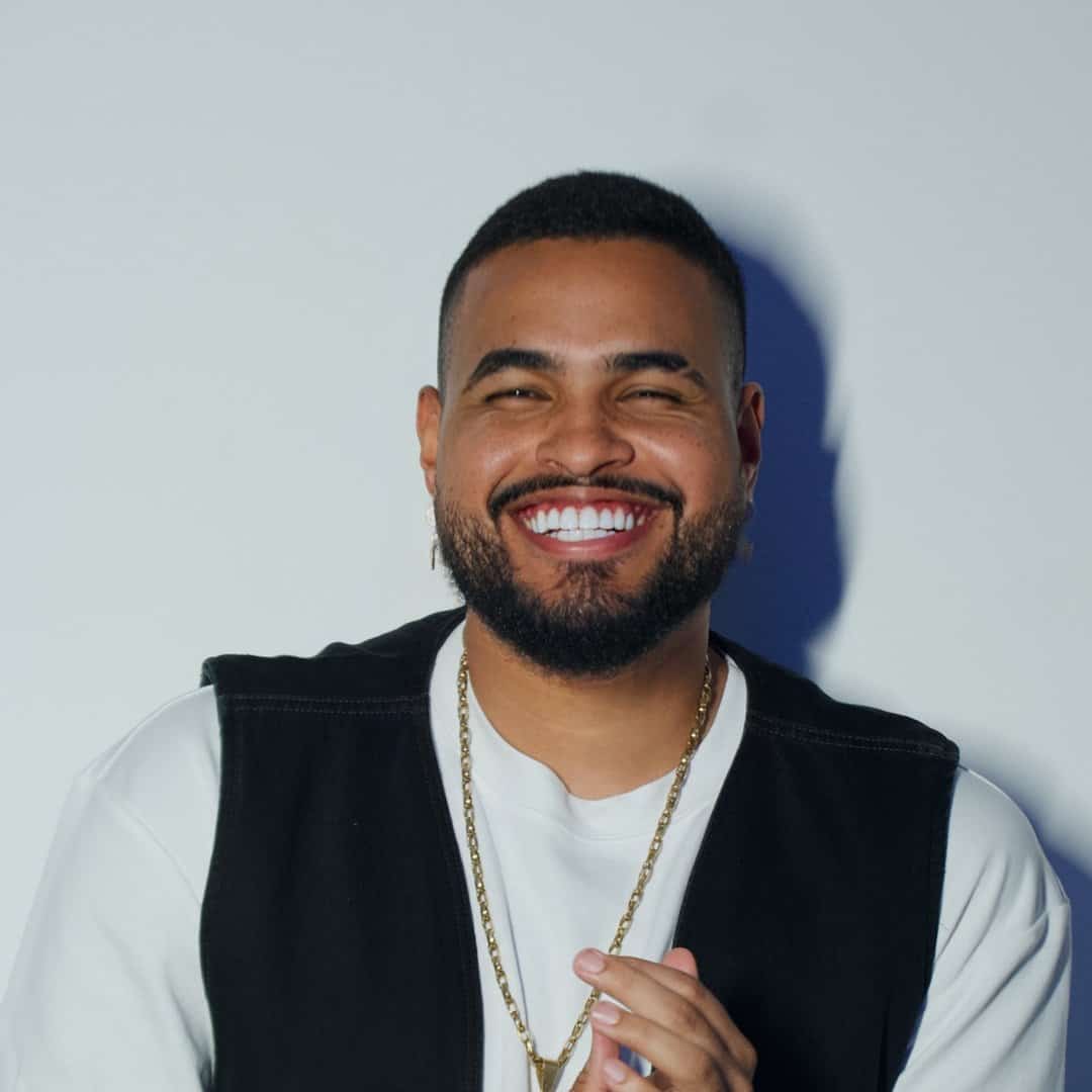 Yan faz show em Juiz de Fora/MG no Juiz de Fora no dia sábado, 25 de abril de 2026, às 20:00.
O evento será do estilo Pagode e promete reunir fãs para uma noite especial de música ao vivo.
O show acontece no Juiz de Fora, um espaço conhecido por receber eventos na cidade de Juiz de Fora.
Endereço: Juiz de Fora, MG, Brasil.
Ingressos disponíveis pelo centraldoseventos.com.br. Confira no link oficial do evento: https://centraldoseventos.com.br/aniversariodalive.
Instagram do artista: https://www.instagram.com/yancantorr/.
O show de Yan promete atrair fãs na cidade de Juiz de Fora.
Perguntas frequentes sobre o evento:
Pergunta: Quando acontece o show de Yan em Juiz de Fora?
Resposta: O show acontece sábado, 25 de abril de 2026 às 20:00.
Pergunta: Onde acontece o evento?
Resposta: O evento acontece no Juiz de Fora em Juiz de Fora.
Pergunta: Onde comprar ingressos?
Resposta: Os ingressos podem ser adquiridos no link oficial do evento: https://centraldoseventos.com.br/aniversariodalive. - Yan no Aniversário da Live Produções em Juiz de Fora MG, sábado 25 de abril de 2026 às 20h