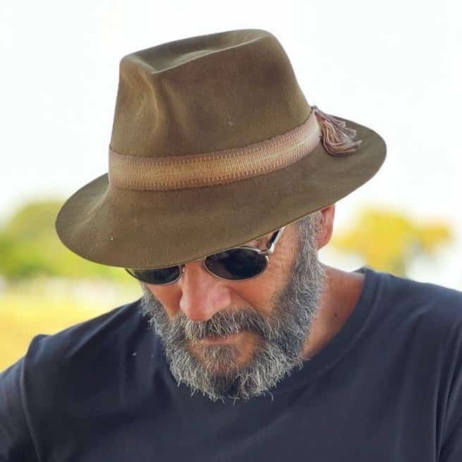 Almir Sater faz show em Caxias do Sul/RS no Centro Esportivo SESI no dia sábado, 11 de abril de 2026, às 21:00.
O evento será do estilo MPB e promete reunir fãs para uma noite especial de música ao vivo.
O show acontece no Centro Esportivo SESI, um espaço conhecido por receber eventos na cidade de Caxias do Sul.
Endereço: R. Ciro de Lavra Pinto, 818 - Interlagos, Caxias do Sul - RS, 95052-140, Brasil.
Ingressos disponíveis pelo uhuu. Confira no link oficial do evento: https://uhuu.com/evento/rs/caxias-do-sul/almir-sater-grandes-sucessos-15673.
Instagram do artista: https://www.instagram.com/oficialalmirsater/.
O show de Almir Sater promete atrair fãs na cidade de Caxias do Sul.
Perguntas frequentes sobre o evento:
Pergunta: Quando acontece o show de Almir Sater em Caxias do Sul?
Resposta: O show acontece sábado, 11 de abril de 2026 às 21:00.
Pergunta: Onde acontece o evento?
Resposta: O evento acontece no Centro Esportivo SESI em Caxias do Sul.
Pergunta: Onde comprar ingressos?
Resposta: Os ingressos podem ser adquiridos no link oficial do evento: https://uhuu.com/evento/rs/caxias-do-sul/almir-sater-grandes-sucessos-15673. - Almir Sater Grandes Sucessos em Caxias do Sul no Centro Esportivo SESI sábado 11 de abril de 2026 às 21:00