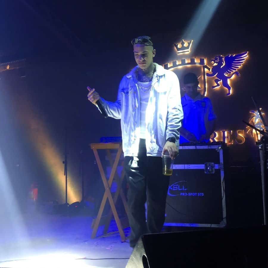 MC Paiva faz show em Balneário Camboriú/SC no Music Park BC no dia segunda-feira, 20 de abril de 2026, às 22:00.
O evento será do estilo Funk e promete reunir fãs para uma noite especial de música ao vivo.
O show acontece no Music Park BC, um espaço conhecido por receber eventos na cidade de Balneário Camboriú.
Endereço: Rua Francisco Correa, 908.
Ingressos disponíveis pelo site.blueticket.com.br. Confira no link oficial do evento: https://site.blueticket.com.br/evento/40262/la-mafia-festival-4anos-balneario-camboriu.
Instagram do artista: https://www.instagram.com/mcpaivaoficial/.
O show de MC Paiva promete atrair fãs na cidade de Balneário Camboriú.
Perguntas frequentes sobre o evento:
Pergunta: Quando acontece o show de MC Paiva em Balneário Camboriú?
Resposta: O show acontece segunda-feira, 20 de abril de 2026 às 22:00.
Pergunta: Onde acontece o evento?
Resposta: O evento acontece no Music Park BC em Balneário Camboriú.
Pergunta: Onde comprar ingressos?
Resposta: Os ingressos podem ser adquiridos no link oficial do evento: https://site.blueticket.com.br/evento/40262/la-mafia-festival-4anos-balneario-camboriu. - MC Paiva em Balneário Camboriú Music Park BC segunda-feira 20 de abril de 2026 às 22h