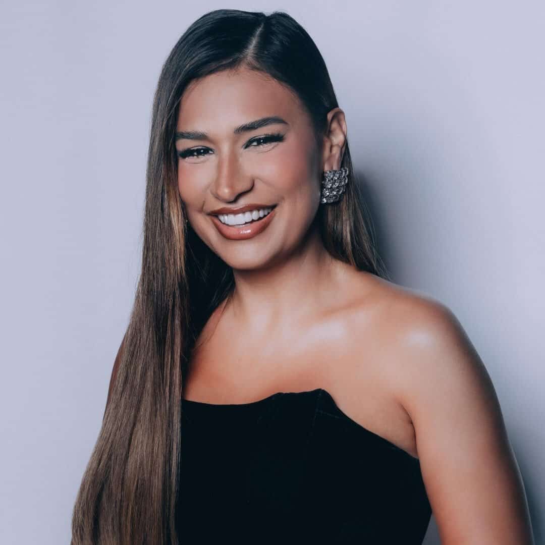 Simone Mendes faz show em Tubarão/SC no Farol Shopping no dia domingo, 19 de abril de 2026, às 15:00.
O evento será do estilo Sertanejo e promete reunir fãs para uma noite especial de música ao vivo.
O show acontece no Farol Shopping, um espaço conhecido por receber eventos na cidade de Tubarão.
Endereço: Av. Marcolino Martins Cabral, 2525 - Aeroporto, Tubarão - SC, 88705-003, Brasil.
Ingressos disponíveis pelo minhaentrada.com.br. Confira no link oficial do evento: https://minhaentrada.com.br/evento/sunset-no-shopping-com-simone-mendes-28418.
Instagram do artista: https://www.instagram.com/simonemendes/.
O show de Simone Mendes promete atrair fãs na cidade de Tubarão.
Perguntas frequentes sobre o evento:
Pergunta: Quando acontece o show de Simone Mendes em Tubarão?
Resposta: O show acontece domingo, 19 de abril de 2026 às 15:00.
Pergunta: Onde acontece o evento?
Resposta: O evento acontece no Farol Shopping em Tubarão.
Pergunta: Onde comprar ingressos?
Resposta: Os ingressos podem ser adquiridos no link oficial do evento: https://minhaentrada.com.br/evento/sunset-no-shopping-com-simone-mendes-28418. - Simone Mendes Sunset no Farol Shopping em Tubarão SC domingo 19 de abril de 2026 às 15h