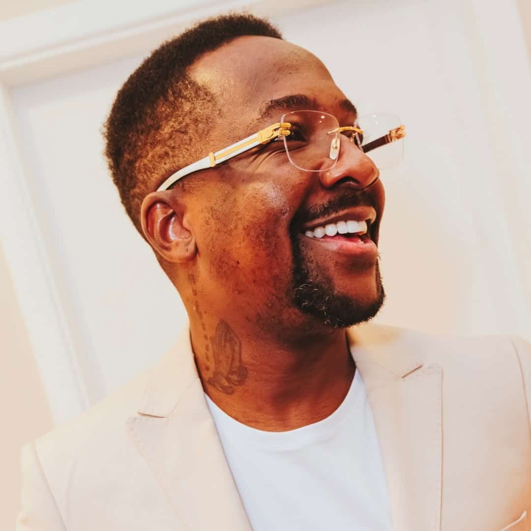 Mumuzinho faz show em Belo Horizonte/MG no Belo Horizonte no dia sábado, 25 de abril de 2026, às 15:00.
O evento será do estilo Samba e promete reunir fãs para uma noite especial de música ao vivo.
O show acontece no Belo Horizonte, um espaço conhecido por receber eventos na cidade de Belo Horizonte.
Endereço: Belo Horizonte, MG, Brasil.
Ingressos disponíveis pelo centraldoseventos.com.br. Confira no link oficial do evento: https://centraldoseventos.com.br/resenhadomumu.
Instagram do artista: https://www.instagram.com/mumuzinho/.
O show de Mumuzinho promete atrair fãs na cidade de Belo Horizonte.
Perguntas frequentes sobre o evento:
Pergunta: Quando acontece o show de Mumuzinho em Belo Horizonte?
Resposta: O show acontece sábado, 25 de abril de 2026 às 15:00.
Pergunta: Onde acontece o evento?
Resposta: O evento acontece no Belo Horizonte em Belo Horizonte.
Pergunta: Onde comprar ingressos?
Resposta: Os ingressos podem ser adquiridos no link oficial do evento: https://centraldoseventos.com.br/resenhadomumu. - Resenha Do Mumu com Mumuzinho em Belo Horizonte MG no sábado 25 de abril de 2026 às 15:00