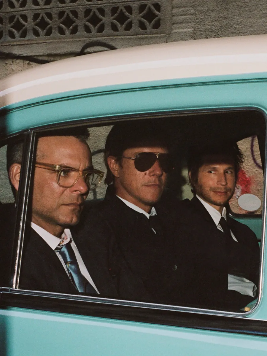 Interpol é uma banda de rock formada em Nova York em 1997, conhecida pelos álbuns 'Turn On the Bright Lights' e 'Antics'. Veja a agenda no Rolê Agora.