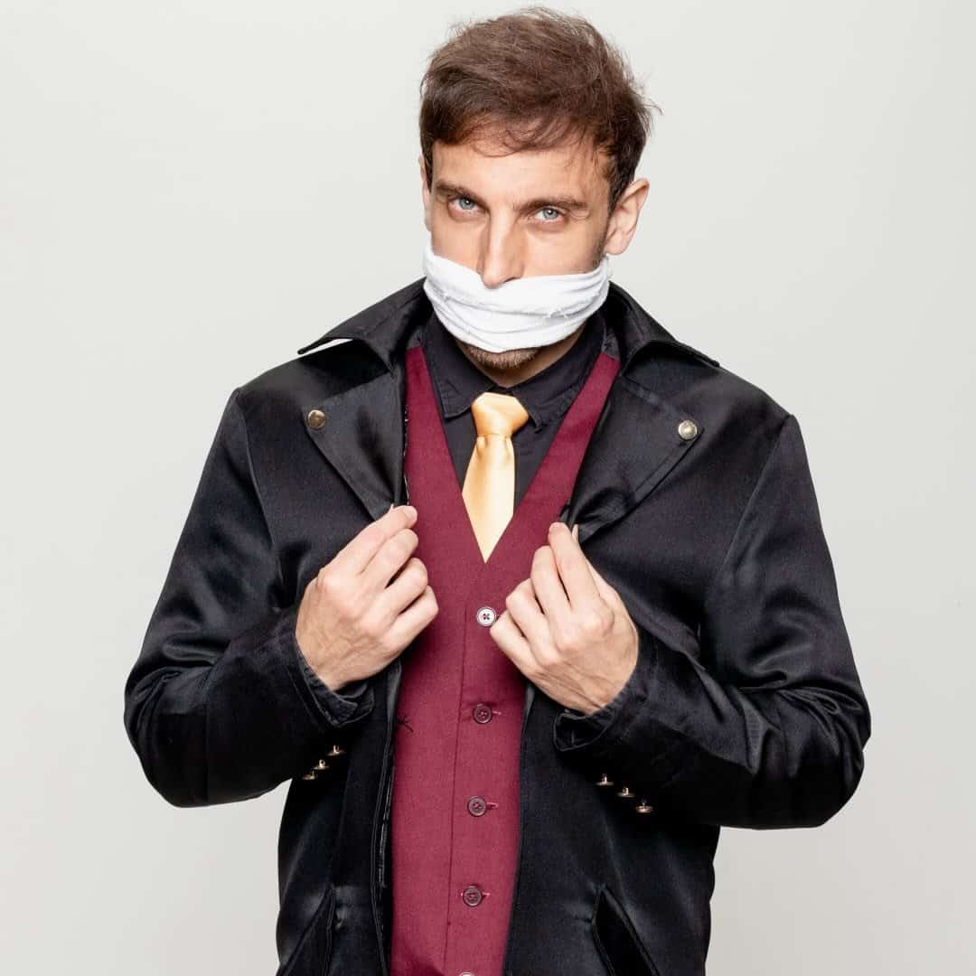 Léo Lins faz show em Presidente Prudente/SP no Teatro César Cava no dia domingo, 10 de maio de 2026, às 20:00.
O evento será do estilo Stand Up e promete reunir fãs para uma noite especial de música ao vivo.
O show acontece no Teatro César Cava, um espaço conhecido por receber eventos na cidade de Presidente Prudente.
Endereço: Bloco B - R. José Bongiovani, 700 - Cidade Universitária, Pres. Prudente - SP, 19050-680, Brasil.
Ingressos disponíveis pelo megabilheteria.com. Confira no link oficial do evento: https://megabilheteria.com/evento?id=20260206123234.
Instagram do artista: https://www.instagram.com/leolins/.
O show de Léo Lins promete atrair fãs na cidade de Presidente Prudente.
Perguntas frequentes sobre o evento:
Pergunta: Quando acontece o show de Léo Lins em Presidente Prudente?
Resposta: O show acontece domingo, 10 de maio de 2026 às 20:00.
Pergunta: Onde acontece o evento?
Resposta: O evento acontece no Teatro César Cava em Presidente Prudente.
Pergunta: Onde comprar ingressos?
Resposta: Os ingressos podem ser adquiridos no link oficial do evento: https://megabilheteria.com/evento?id=20260206123234. - Leo Lins - Enterrado Vivo em Presidente Prudente no Teatro César Cava dia 10 de maio de 2026 às 20h