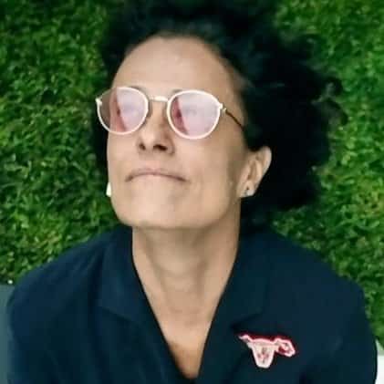 Zélia Duncan faz show em Salvador/BA no Concha Acústica do Teatro Castro Alves (TCA) no dia domingo, 26 de abril de 2026, às 19:00.
O evento será do estilo MPB e promete reunir fãs para uma noite especial de música ao vivo.
O show acontece no Concha Acústica do Teatro Castro Alves (TCA), um espaço conhecido por receber eventos na cidade de Salvador.
Endereço: Largo Do Campo Grande.
Ingressos disponíveis pelo sympla. Confira no link oficial do evento: https://bileto.sympla.com.br/event/114845.
Instagram do artista: https://www.instagram.com/zeliaduncan/.
O show de Zélia Duncan promete atrair fãs na cidade de Salvador.
Perguntas frequentes sobre o evento:
Pergunta: Quando acontece o show de Zélia Duncan em Salvador?
Resposta: O show acontece domingo, 26 de abril de 2026 às 19:00.
Pergunta: Onde acontece o evento?
Resposta: O evento acontece no Concha Acústica do Teatro Castro Alves (TCA) em Salvador.
Pergunta: Onde comprar ingressos?
Resposta: Os ingressos podem ser adquiridos no link oficial do evento: https://bileto.sympla.com.br/event/114845. - Zélia Duncan em Salvador na Concha Acústica do TCA dia 26 de abril de 2026 às 19h