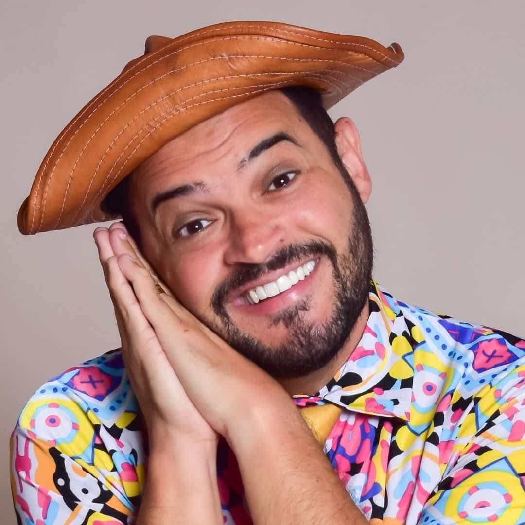 Matheus Ceará faz show em Umuarama/PR no Unipar - Teatro Neiva Pavan Machado Garcia no dia sexta-feira, 27 de março de 2026, às 20:00.
O evento será do estilo Stand Up e promete reunir fãs para uma noite especial de música ao vivo.
O show acontece no Unipar - Teatro Neiva Pavan Machado Garcia, um espaço conhecido por receber eventos na cidade de Umuarama.
Endereço: Praça Mascarenhas de Morães, 79 - Zona III, Umuarama - PR, 87502-210, Brasil.
Ingressos disponíveis pelo site.blueticket.com.br. Confira no link oficial do evento: https://site.blueticket.com.br/evento/40059/matheus-ceara-desculpa-eu-ter-vindo.
Instagram do artista: https://www.instagram.com/matheusceara/.
O show de Matheus Ceará promete atrair fãs na cidade de Umuarama.
Perguntas frequentes sobre o evento:
Pergunta: Quando acontece o show de Matheus Ceará em Umuarama?
Resposta: O show acontece sexta-feira, 27 de março de 2026 às 20:00.
Pergunta: Onde acontece o evento?
Resposta: O evento acontece no Unipar - Teatro Neiva Pavan Machado Garcia em Umuarama.
Pergunta: Onde comprar ingressos?
Resposta: Os ingressos podem ser adquiridos no link oficial do evento:... - Matheus Ceará - Desculpa Eu Ter Vindo! em Umuarama no Teatro Neiva Pavan Machado Garcia dia 27 de março de 2026 às 20:00
