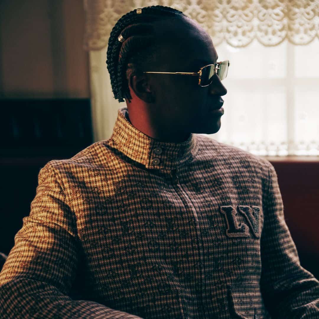 Thiaguinho faz show em Rio de Janeiro/RJ no Farmasi Arena no dia sábado, 30 de maio de 2026, às 20:00.
O evento será do estilo Pagode e promete reunir fãs para uma noite especial de música ao vivo.
O show acontece no Farmasi Arena, um espaço conhecido por receber eventos na cidade de Rio de Janeiro.
Endereço: Av. Embaixador Abelardo Bueno, 3401 - Barra Olímpica, Rio de Janeiro - RJ, 22775-040, Brasil.
Ingressos disponíveis pelo ticket360. Confira no link oficial do evento: https://www.ticket360.com.br/ingressos/32404/ingressos-para-thiaguinho-bem-black.
Instagram do artista: https://www.instagram.com/thiaguinho/.
O show de Thiaguinho promete atrair fãs na cidade de Rio de Janeiro.
Perguntas frequentes sobre o evento:
Pergunta: Quando acontece o show de Thiaguinho em Rio de Janeiro?
Resposta: O show acontece sábado, 30 de maio de 2026 às 20:00.
Pergunta: Onde acontece o evento?
Resposta: O evento acontece no Farmasi Arena em Rio de Janeiro.
Pergunta: Onde comprar ingressos?
Resposta: Os ingressos podem ser adquiridos no link oficial do evento: https://www.ticket360.com.br/ingressos/32404/ingressos-para-thiaguinho-bem-black. - Thiaguinho Bem Black no Farmasi Arena Rio de Janeiro em 30 de maio de 2026 às 20h