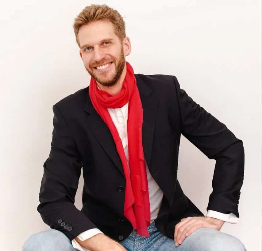 Paul Cabannes faz show em Caxias do Sul/RS no UCS Teatro no dia quinta-feira, 16 de abril de 2026, às 19:00.
O evento será do estilo Stand Up e promete reunir fãs para uma noite especial de música ao vivo.
O show acontece no UCS Teatro, um espaço conhecido por receber eventos na cidade de Caxias do Sul.
Endereço: R. Francisco Getúlio Vargas, 1130 - Petrópolis, Caxias do Sul - RS, 95070-560, Brasil.
Ingressos disponíveis pelo site.blueticket.com.br. Confira no link oficial do evento: https://site.blueticket.com.br/evento/39937/3-continentes-em-caxias-do-sul-rs.
Instagram do artista: https://www.instagram.com/paulcabannes_/.
O show de Paul Cabannes promete atrair fãs na cidade de Caxias do Sul.
Perguntas frequentes sobre o evento:
Pergunta: Quando acontece o show de Paul Cabannes em Caxias do Sul?
Resposta: O show acontece quinta-feira, 16 de abril de 2026 às 19:00.
Pergunta: Onde acontece o evento?
Resposta: O evento acontece no UCS Teatro em Caxias do Sul.
Pergunta: Onde comprar ingressos?
Resposta: Os ingressos podem ser adquiridos no link oficial do evento: https://site.blueticket.com.br/evento/39937/3-continentes-em-caxias-do-sul-rs. - Paul Cabannes 3 Continentes em Caxias do Sul UCS Teatro 16 de abril de 2026 às 19h