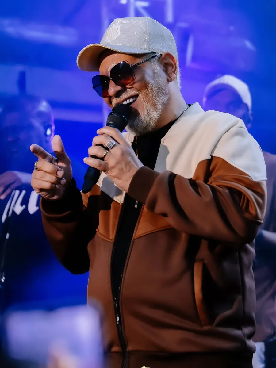 Chrigor Lisboa é um cantor brasileiro de pagode. É ex-integrante do Exaltasamba, onde foi vocalista entre os anos de 1993 e 2002. Chrigor é conhecido por sua voz marcante e seu carisma no palco. e conquistou o público com sucessos que marcaram gerações. Com uma carreira solo sólida, ele continua a encantar fãs de pagode com seu repertório cheio de hits e emoções.
