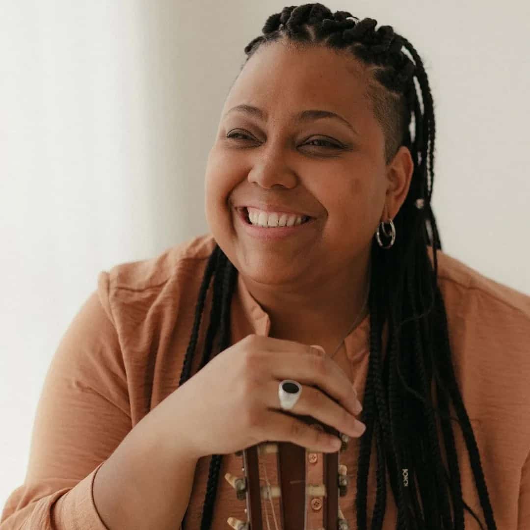 Marcela Martins faz show em Curitiba/PR no Boa Praça no dia sexta-feira, 13 de março de 2026, às 19:00.
O evento será do estilo MPB e promete reunir fãs para uma noite especial de música ao vivo.
O show acontece no Boa Praça, um espaço conhecido por receber eventos na cidade de Curitiba.
Endereço: R. Comendador Araújo, 1066 - Batel, Curitiba - PR, 80420-000, Brasil.
Consulte informações e ingressos nos canais oficiais do evento.
Instagram do local: https://www.instagram.com/boapraca.curitiba/. Instagram do artista: https://www.instagram.com/amarcelaquecanta/.
O show de Marcela Martins promete atrair fãs na cidade de Curitiba.
Perguntas frequentes sobre o evento:
Pergunta: Quando acontece o show de Marcela Martins em Curitiba?
Resposta: O show acontece sexta-feira, 13 de março de 2026 às 19:00.
Pergunta: Onde acontece o evento?
Resposta: O evento acontece no Boa Praça em Curitiba. - Marcela Martins ao vivo em Curitiba no Boa Praça sexta-feira 13 de março de 2026 às 19h