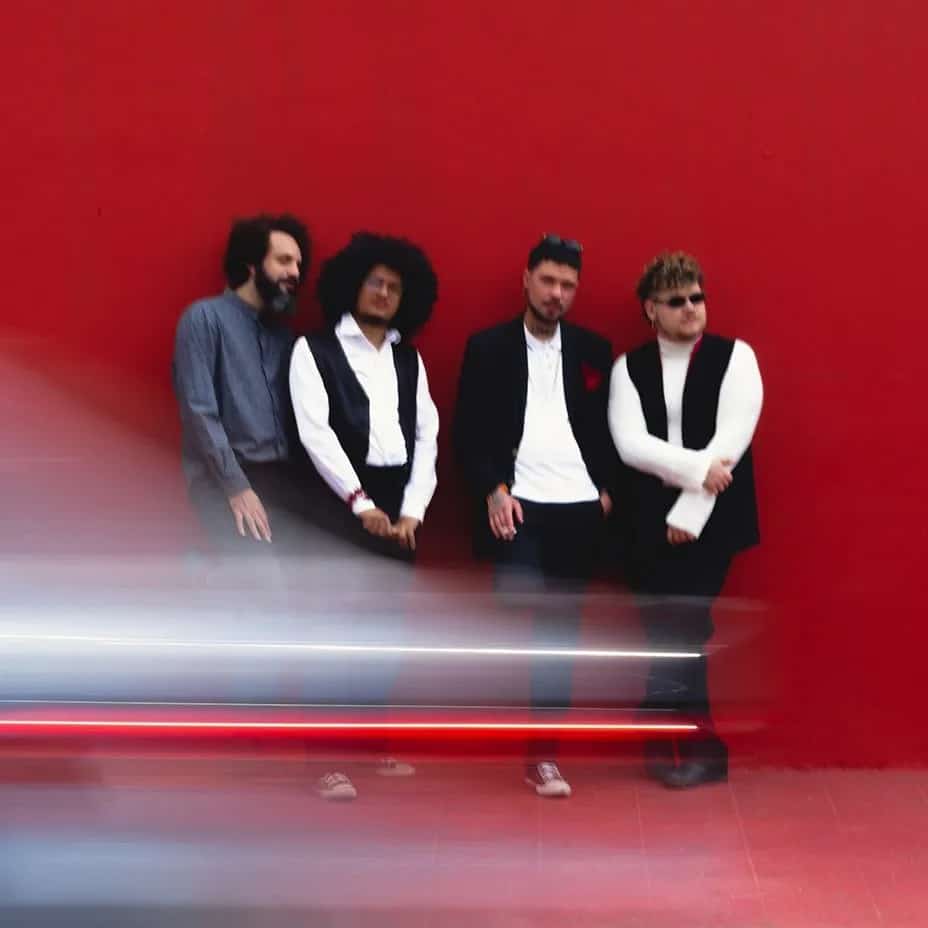 Cidade Dormitório se apresenta no festival Lollapalooza Brasil 2026 em São Paulo/SP no Autódromo de Interlagos no dia sábado, 21 de março de 2026, às 14:45.
O show faz parte da programação oficial do festival Lollapalooza Brasil 2026 em São Paulo, um dos maiores eventos de música do país.
A apresentação faz parte do lineup oficial do Lollapalooza Brasil 2026, festival que reúne artistas nacionais e internacionais em São Paulo.
O evento acontece no Autódromo de Interlagos, em São Paulo.
Endereço: Av. Sen. Teotônio Vilela, 261 - Jardim Malia I, São Paulo - SP, 04801-000, Brasil.
O festival Lollapalooza Brasil costuma reunir milhares de fãs de música em São Paulo, sendo um dos eventos mais aguardados do calendário cultural da cidade.
Ingressos disponíveis pelo ticketmaster. Confira no link oficial do evento: https://www.ticketmaster.com.br/event/lollapaloozabr.
Instagram do local: https://www.instagram.com/autodromointerlagos/. Instagram do artista: https://www.instagram.com/cidadedormitorio/.
O show de Cidade Dormitório promete atrair fãs na cidade de São Paulo.
O show de Cidade Dormitório é uma das atrações confirmadas da edição 2026 do Lollapalooza Brasil em São... - Lollapalooza Brasil 2026 com Cidade Dormitório em São Paulo no Autódromo de Interlagos sábado, 21 de março às 14:45