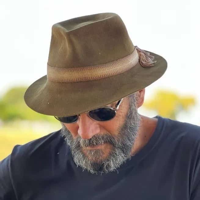 Almir Sater faz show em Porto Alegre/RS no Auditório Araújo Vianna no dia sábado, 1 de agosto de 2026, às 21:00.
O evento será do estilo MPB e promete reunir fãs para uma noite especial de música ao vivo.
O show acontece no Auditório Araújo Vianna, um espaço conhecido por receber eventos na cidade de Porto Alegre.
Endereço: Parque Farroupilha, 685.
Ingressos disponíveis pelo sympla. Confira no link oficial do evento: https://bileto.sympla.com.br/event/115725.
Instagram do artista: https://www.instagram.com/oficialalmirsater/.
O show de Almir Sater promete atrair fãs na cidade de Porto Alegre.
Perguntas frequentes sobre o evento:
Pergunta: Quando acontece o show de Almir Sater em Porto Alegre?
Resposta: O show acontece sábado, 1 de agosto de 2026 às 21:00.
Pergunta: Onde acontece o evento?
Resposta: O evento acontece no Auditório Araújo Vianna em Porto Alegre.
Pergunta: Onde comprar ingressos?
Resposta: Os ingressos podem ser adquiridos no link oficial do evento: https://bileto.sympla.com.br/event/115725. - Pai & Filho Almir Sater e Gabriel Sater em Porto Alegre Auditório Araújo Vianna 1 de agosto de 2026 às 21h