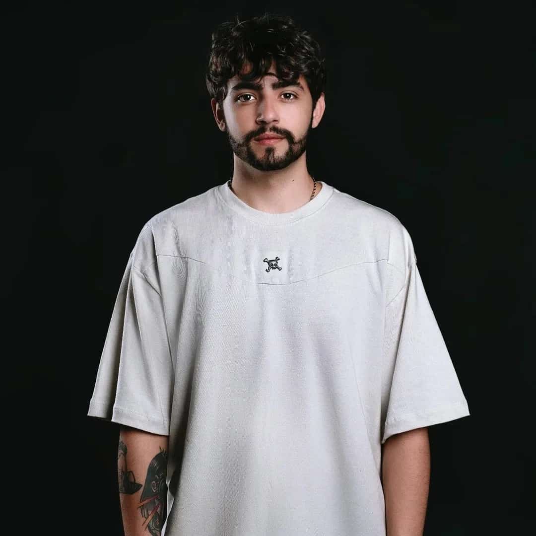 Dj Murta faz show em Curitiba/PR no Crossroads no dia domingo, 15 de março de 2026, às 15:00.
O evento será do estilo Eletrônica e promete reunir fãs para uma noite especial de música ao vivo.
O show acontece no Crossroads, um espaço conhecido por receber eventos na cidade de Curitiba.
Endereço: Av. Iguaçu, 2310 - Água Verde, Curitiba - PR, 80240-030, Brasil.
Consulte informações e ingressos nos canais oficiais do evento.
Instagram do local: https://www.instagram.com/barcrossroads/. Instagram do artista: https://www.instagram.com/murtamsc/.
O show de Dj Murta promete atrair fãs na cidade de Curitiba.
Perguntas frequentes sobre o evento:
Pergunta: Quando acontece o show de Dj Murta em Curitiba?
Resposta: O show acontece domingo, 15 de março de 2026 às 15:00.
Pergunta: Onde acontece o evento?
Resposta: O evento acontece no Crossroads em Curitiba. - Dj Murta Thunderstruck St. Patrick’s em Curitiba Crossroads domingo, 15 de março de 2026 às 15h