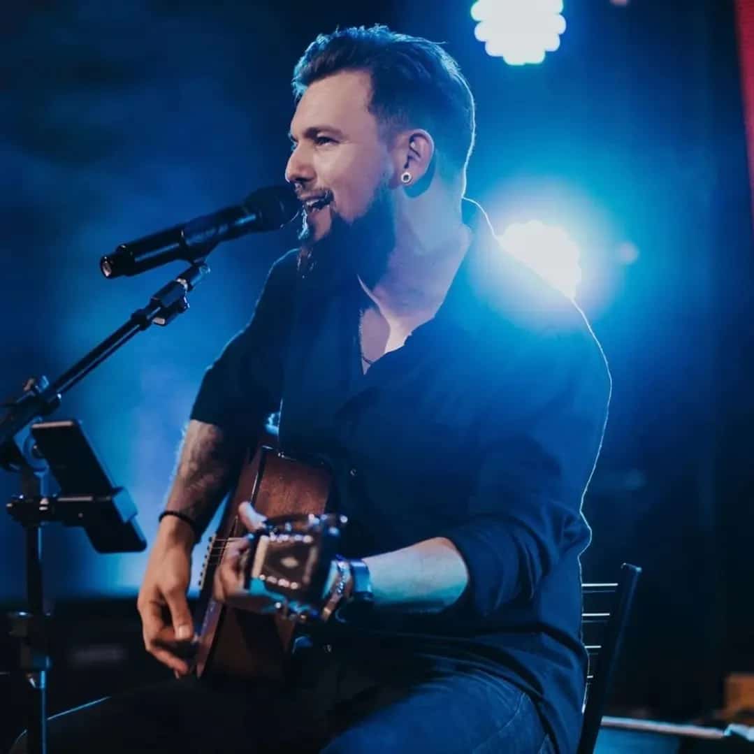 Edu Ferraz faz show em Curitiba/PR no Wit Bar no dia quinta-feira, 12 de março de 2026, às 18:00.
O evento será do estilo Sertanejo e promete reunir fãs para uma noite especial de música ao vivo.
O show acontece no Wit Bar, um espaço conhecido por receber eventos na cidade de Curitiba.
Endereço: R. Itupava, 1163 - Alto da XV, Curitiba - PR, 80060-272, Brasil.
Consulte informações e ingressos nos canais oficiais do evento.
Instagram do local: https://www.instagram.com/witbarcuritiba/. Instagram do artista: https://www.instagram.com/eduferraz_cantor/.
O show de Edu Ferraz promete atrair fãs na cidade de Curitiba.
Perguntas frequentes sobre o evento:
Pergunta: Quando acontece o show de Edu Ferraz em Curitiba?
Resposta: O show acontece quinta-feira, 12 de março de 2026 às 18:00.
Pergunta: Onde acontece o evento?
Resposta: O evento acontece no Wit Bar em Curitiba. - Edu Ferraz em Curitiba no Wit Bar, quinta-feira 12 de março de 2026 às 18h