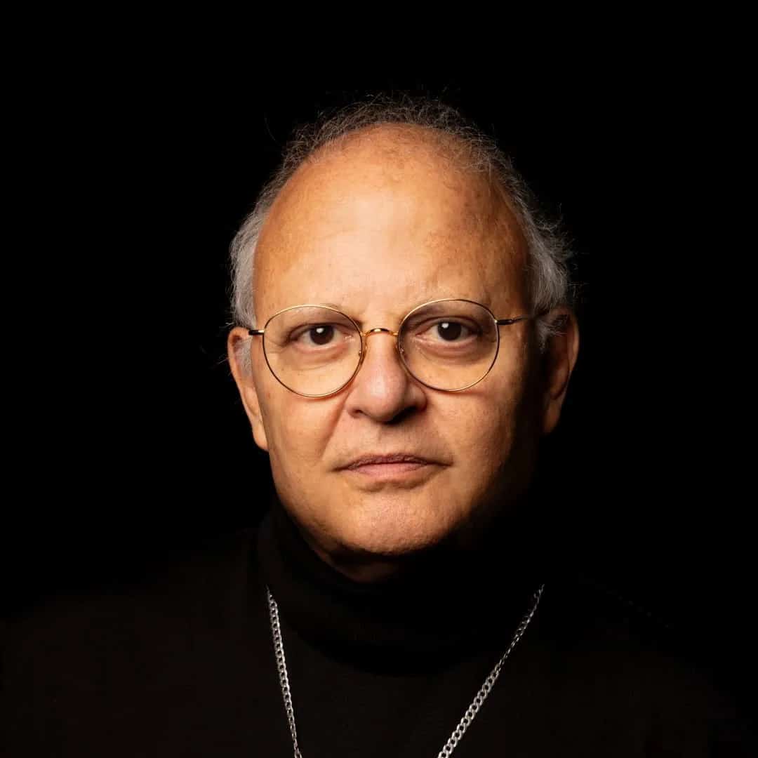 Guilherme Arantes faz show em Vitória/ES no Espaço Patrick Ribeiro - Aeroporto de Vitória no dia sexta-feira, 22 de maio de 2026, às 20:00.
O evento será do estilo MPB e promete reunir fãs para uma noite especial de música ao vivo.
O show acontece no Espaço Patrick Ribeiro - Aeroporto de Vitória, um espaço conhecido por receber eventos na cidade de Vitória.
Endereço: Av. Roza Helena Schorling Albuquerque, S/N - Goiabeiras, Vitoria - ES, 29109-350.
Ingressos disponíveis pelo site.blueticket.com.br. Confira no link oficial do evento: https://site.blueticket.com.br/evento/39752/guilherme-arantes-50-anos-luz.
Instagram do artista: https://www.instagram.com/guilhermearantesoficial/.
O show de Guilherme Arantes promete atrair fãs na cidade de Vitória.
Perguntas frequentes sobre o evento:
Pergunta: Quando acontece o show de Guilherme Arantes em Vitória?
Resposta: O show acontece sexta-feira, 22 de maio de 2026 às 20:00.
Pergunta: Onde acontece o evento?
Resposta: O evento acontece no Espaço Patrick Ribeiro - Aeroporto de Vitória em Vitória.
Pergunta: Onde comprar ingressos?
Resposta: Os ingressos podem ser adquiridos no link oficial do evento:... - Guilherme Arantes 50 Anos Luz em Vitória no Espaço Patrick Ribeiro dia 22 de maio de 2026 às 20h