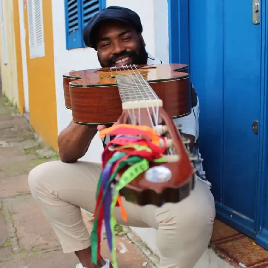 Edu Moreira faz show em Porto Alegre/RS no Boteco Matita Perê no dia quinta-feira, 19 de março de 2026, às 21:00.
O evento será do estilo Samba e promete reunir fãs para uma noite especial de música ao vivo.
O show acontece no Boteco Matita Perê, um espaço conhecido por receber eventos na cidade de Porto Alegre.
Endereço: R. João Alfredo, 626 - Cidade Baixa, Porto Alegre - RS, 90050-230, Brasil.
Consulte informações e ingressos nos canais oficiais do evento.
Instagram do local: https://www.instagram.com/botecomatitapere/. Instagram do artista: https://instagram.com/edu_smoreira.
O show de Edu Moreira promete atrair fãs na cidade de Porto Alegre.
Perguntas frequentes sobre o evento:
Pergunta: Quando acontece o show de Edu Moreira em Porto Alegre?
Resposta: O show acontece quinta-feira, 19 de março de 2026 às 21:00.
Pergunta: Onde acontece o evento?
Resposta: O evento acontece no Boteco Matita Perê em Porto Alegre. - Edu Moreira Entre Sambas e Canções em Porto Alegre Boteco Matita Perê quinta-feira 19 de março 21h