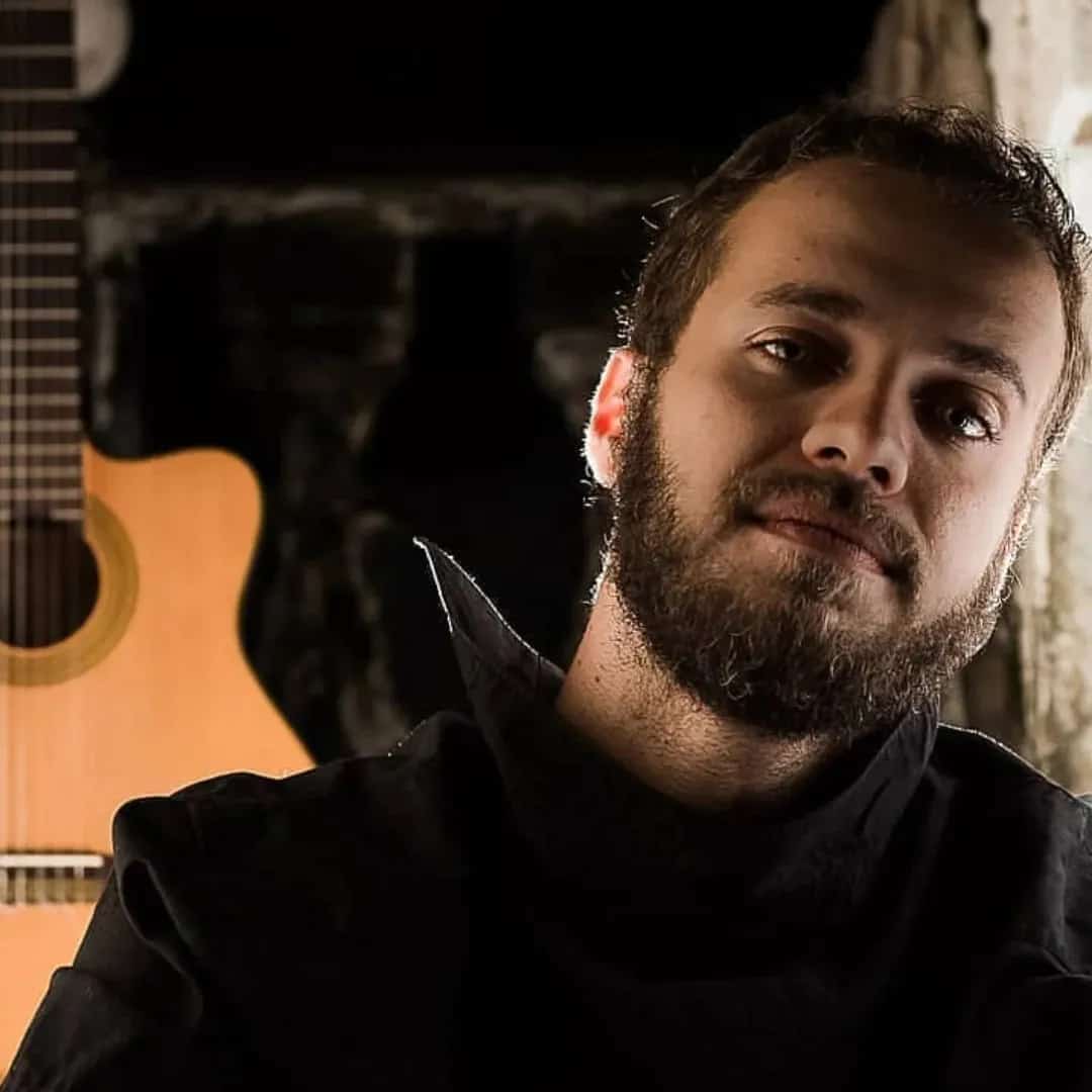 Tiago Nonato faz show em Belo Horizonte/MG no Bar e Museu Clube da Esquina no dia sexta-feira, 20 de março de 2026, às 19:00.
O evento será do estilo MPB e promete reunir fãs para uma noite especial de música ao vivo.
O show acontece no Bar e Museu Clube da Esquina, um espaço conhecido por receber eventos na cidade de Belo Horizonte.
Endereço: R. Paraisópolis, 738 - Santa Tereza, Belo Horizonte - MG, 31010-330, Brasil.
Consulte informações e ingressos nos canais oficiais do evento.
Instagram do local: https://www.instagram.com/bardomuseuclubedaesquina/. Instagram do artista: https://www.instagram.com/otiagononato/.
O show de Tiago Nonato promete atrair fãs na cidade de Belo Horizonte.
Perguntas frequentes sobre o evento:
Pergunta: Quando acontece o show de Tiago Nonato em Belo Horizonte?
Resposta: O show acontece sexta-feira, 20 de março de 2026 às 19:00.
Pergunta: Onde acontece o evento?
Resposta: O evento acontece no Bar e Museu Clube da Esquina em Belo Horizonte. - Tiago Nonato em Belo Horizonte Bar e Museu Clube da Esquina sexta-feira 20 de março de 2026 às 19h