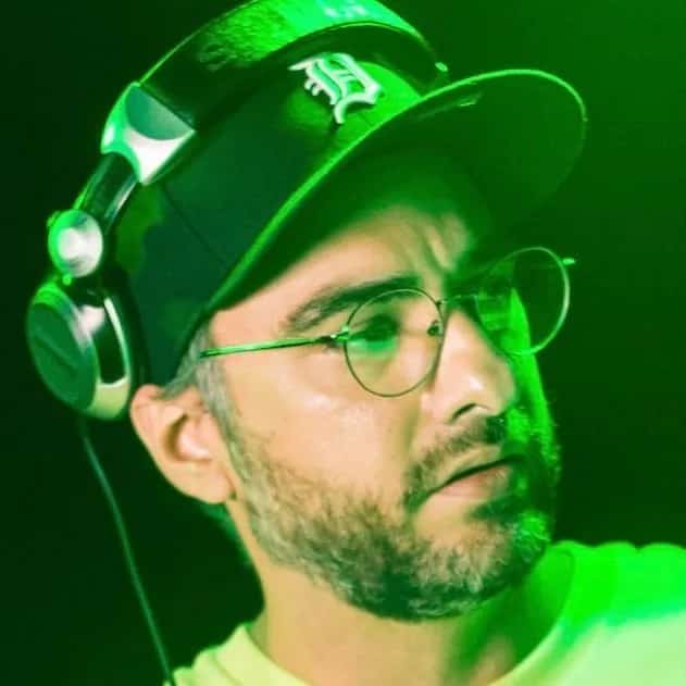 Dj Damata faz show em Recife/PE no Downtown Pub ZN no dia sexta-feira, 27 de março de 2026, às 21:00.
O evento será do estilo Eletrônica e promete reunir fãs para uma noite especial de música ao vivo.
O show acontece no Downtown Pub ZN, um espaço conhecido por receber eventos na cidade de Recife.
Endereço: Rua Conselheiro Portela, 560 - Espinheiro, Recife - PE, 52020-035, Brasil.
Consulte informações e ingressos nos canais oficiais do evento.
Instagram do local: https://www.instagram.com/downtownpubzn/. Instagram do artista: https://instagram.com/djdamata.
O show de Dj Damata promete atrair fãs na cidade de Recife.
Perguntas frequentes sobre o evento:
Pergunta: Quando acontece o show de Dj Damata em Recife?
Resposta: O show acontece sexta-feira, 27 de março de 2026 às 21:00.
Pergunta: Onde acontece o evento?
Resposta: O evento acontece no Downtown Pub ZN em Recife. - Dj Damata ¡Me Gusta! no Downtown Pub ZN Recife sexta-feira, 27 de março de 2026 às 21:00