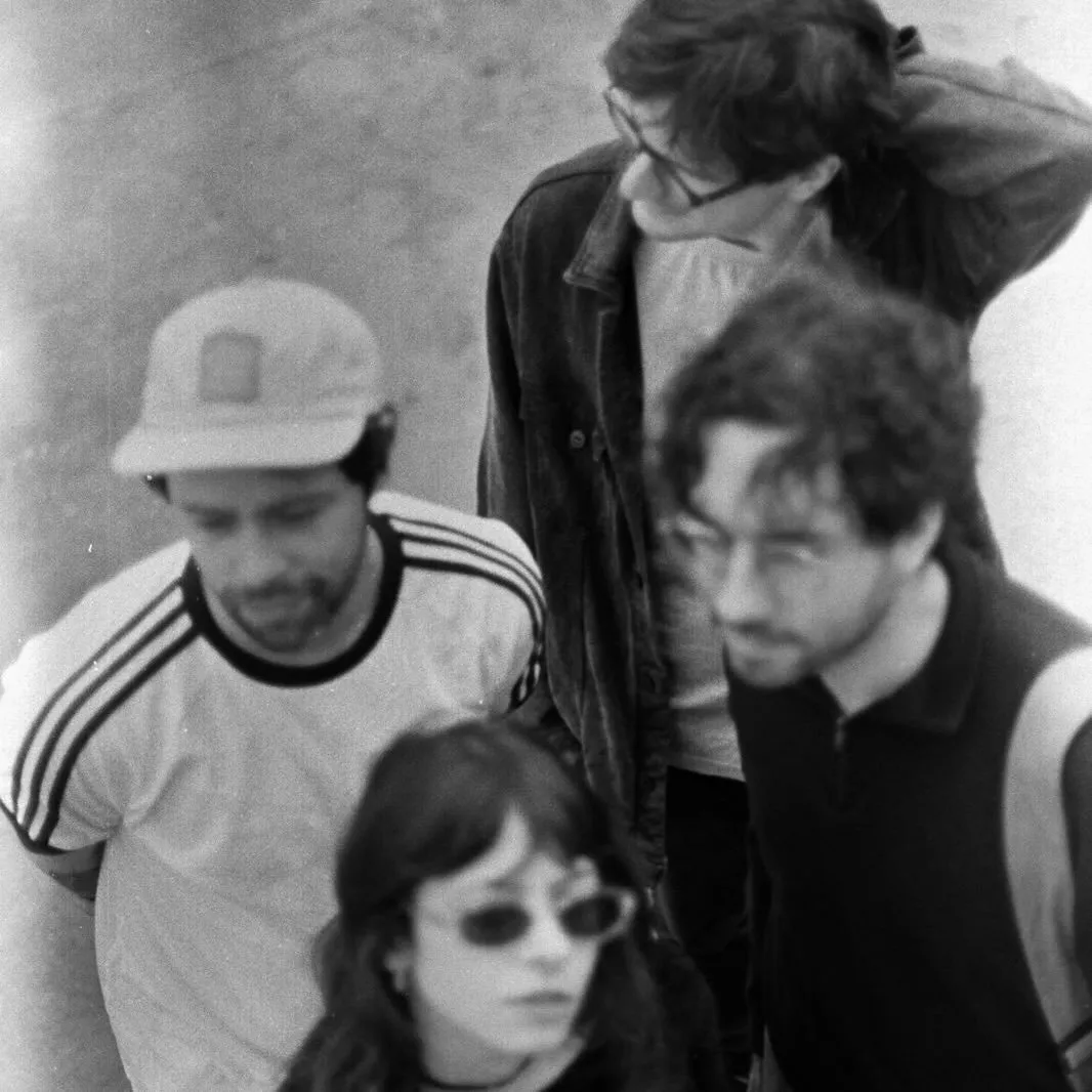 Terraplana é uma banda brasileira de indie rock formada em Curitiba, conhecida pelo álbum 'A Milhões de Quilômetros de Casa' (1998). Veja a agenda no Rolê Agora.