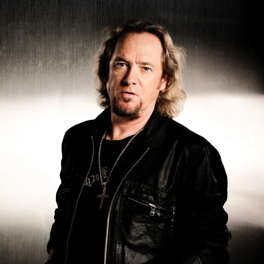 Adrian Smith é guitarrista britânico de rock, conhecido por seu trabalho no Iron Maiden desde 1980 e coautor de clássicos como 'Wasted Years'. Veja a agenda no Rolê Agora.
