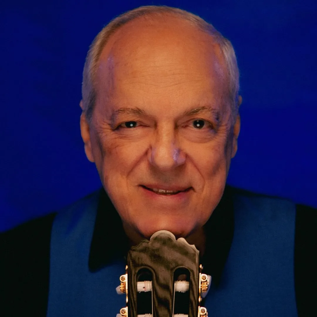 Toquinho é cantor, compositor e violonista de MPB, conhecido por sucessos como 'Aquarela' e parcerias com Vinicius de Moraes. Iniciou carreira solo em 1970. Veja a agenda no Rolê Agora.