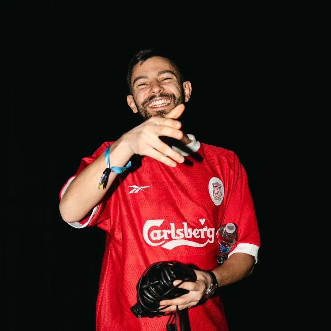 Hamdi é um DJ e produtor britânico de música eletrônica, destaque no dubstep e UK bass, conhecido pelo hit 'Skanka'. Atua desde 2018. Veja a agenda no Rolê Agora.
