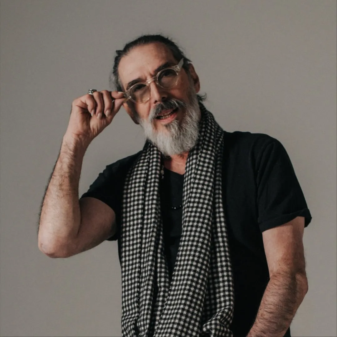 Lobão é cantor, compositor e multi-instrumentista de rock brasileiro, conhecido por hits como 'Me Chama' e 'Vida Bandida'. Estreou carreira solo em 1982. Veja a agenda no Rolê Agora.