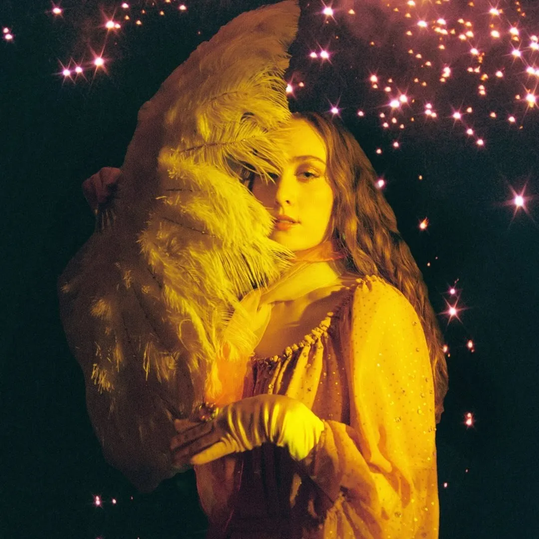 Chappell Roan é cantora pop americana, conhecida pelo hit 'Red Wine Supernova' e pelo álbum 'The Rise and Fall of a Midwest Princess' (2023). Veja a agenda no Rolê Agora.