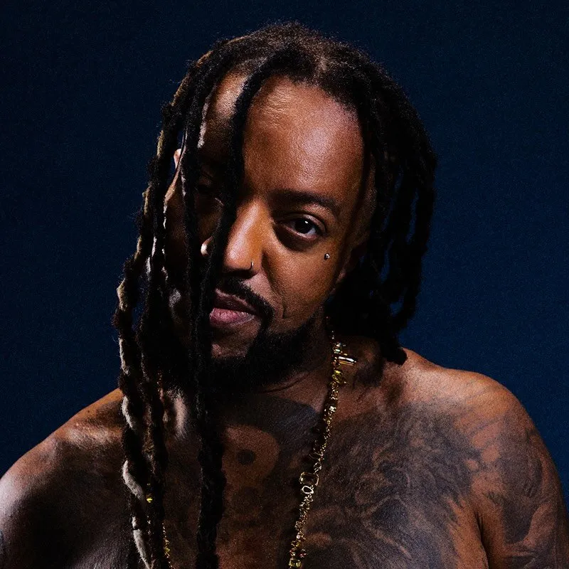 Rael é rapper, cantor e compositor brasileiro de hip hop, conhecido por sucessos como 'Envolvidão' e 'Aurora Boreal'. Iniciou carreira solo em 2010. Veja a agenda no Rolê Agora.