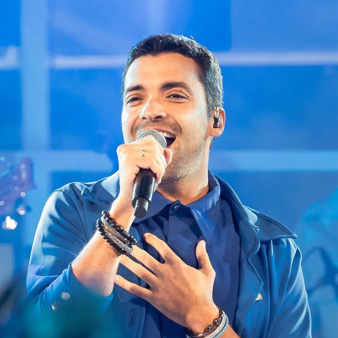 Gustavo Lins é cantor e compositor de pagode, conhecido pelo hit 'Pra Ser Feliz'. Iniciou carreira solo em 2004 e já lançou vários álbuns de sucesso. Veja a agenda no Rolê Agora.