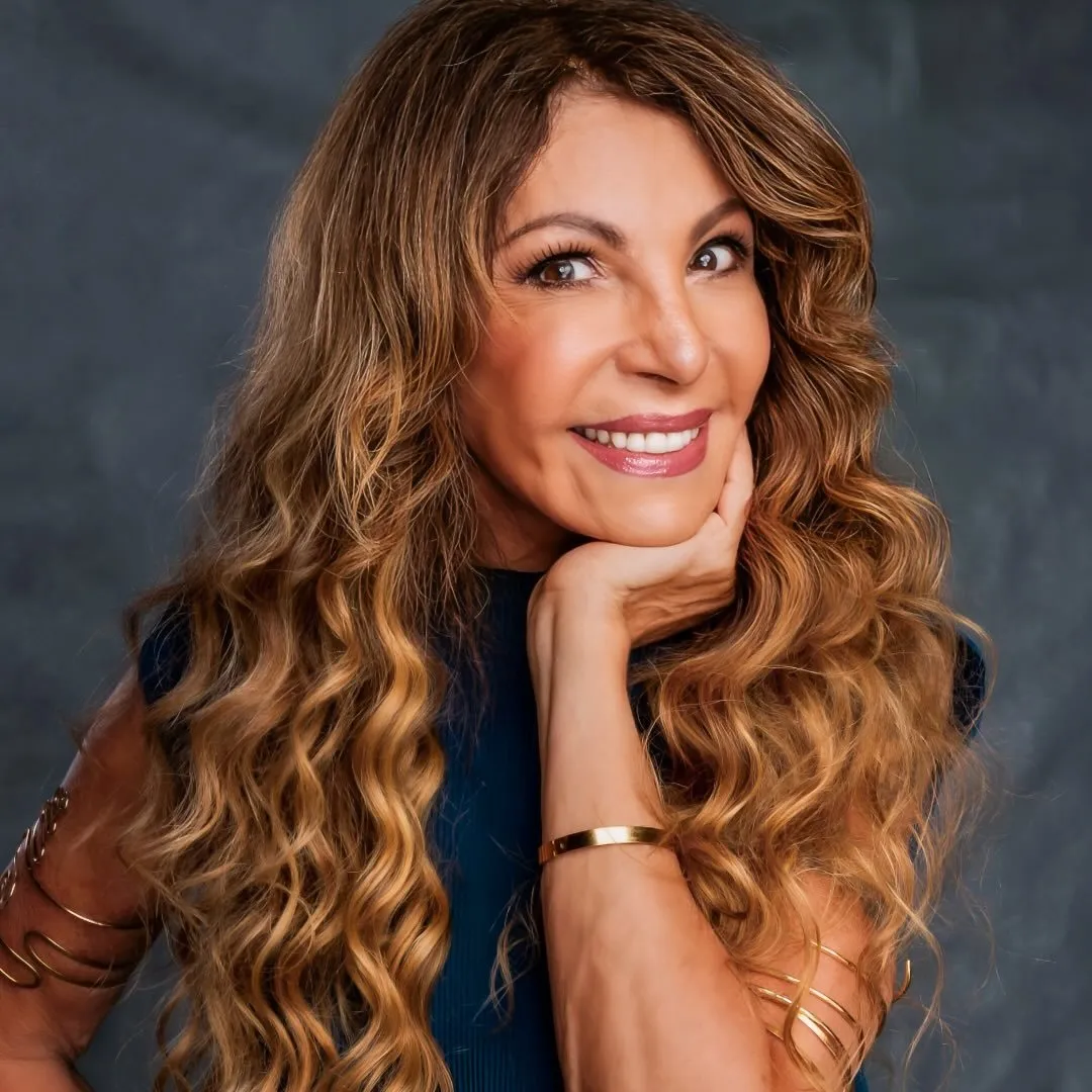 Elba Ramalho é cantora de MPB e forró, conhecida por sucessos como 'De Volta pro Aconchego'. Iniciou carreira solo em 1979 e é referência na música nordestina. Veja a agenda no Rolê Agora.