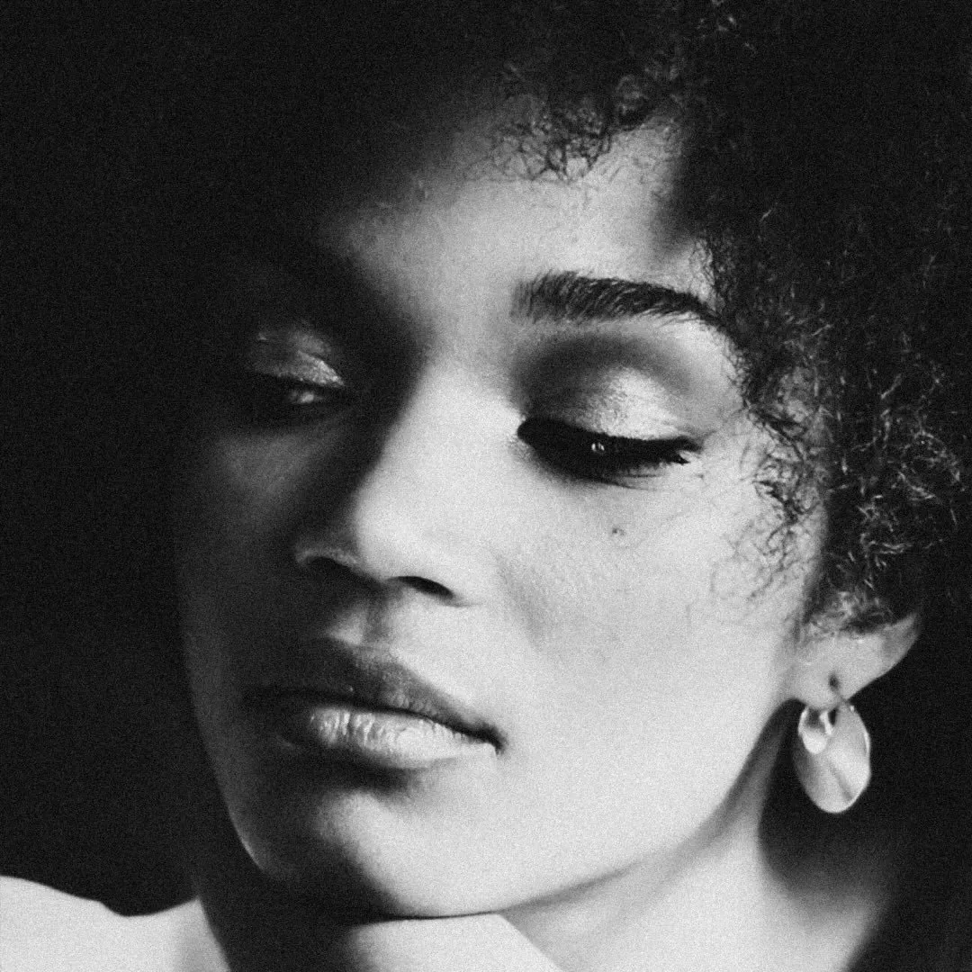 Agnes Nunes é cantora de MPB, conhecida por sucessos como 'Segredo' e 'Lisboa'. Iniciou a carreira em 2018 e ganhou destaque nas redes sociais. Veja a agenda no Rolê Agora.