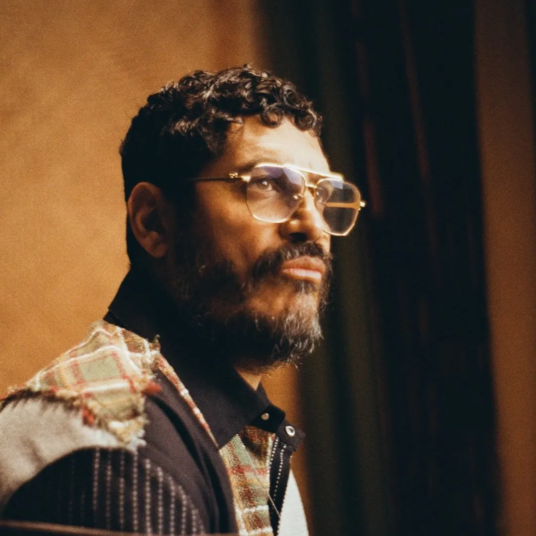 Kleber Cavalcante Gomes (São Paulo, 5 de setembro de 1975), mais conhecido sob o nome artístico de Criolo, é um cantor, rapper, compositor, produtor musical e ator brasileiro.