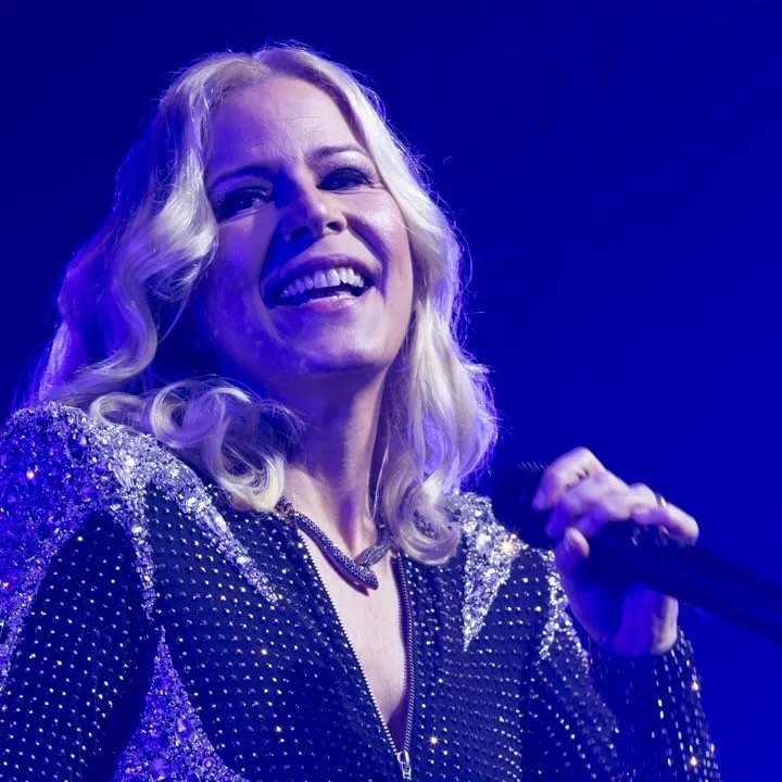 Paula Toller é cantora e compositora de MPB, conhecida como vocalista do Kid Abelha e por sucessos solo como 'Derretendo Satélites'. Estreou em 1982. Veja a agenda no Rolê Agora.