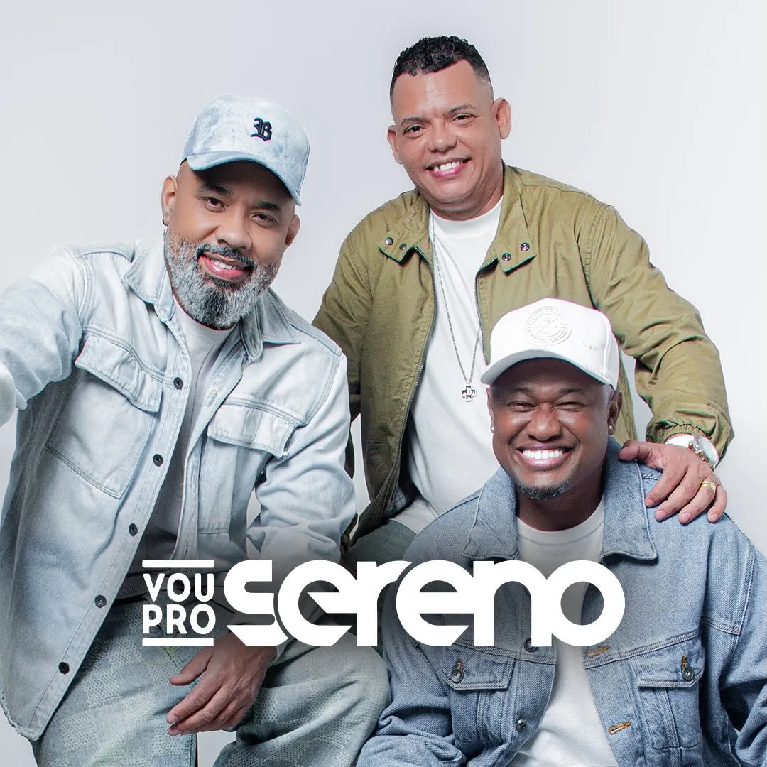 SO Vou Pro Sereno ou “VPS”, como chamam os fãs é formado por Alex Sereno (Tantã e Voz), Júlio César (Pandeiro e Voz), Paulinho (Reco-reco e Voz) e Rodrigo Sereno (Violão e Voz).
Enganam-se quem acha que o grupo é novo na estrada. Formado em 1997, já contam 20 anos de palcos, sua raiz é na Zona Oeste do Rio (“Alô Alô Realengo”) e vem de berço sua relação com o samba.