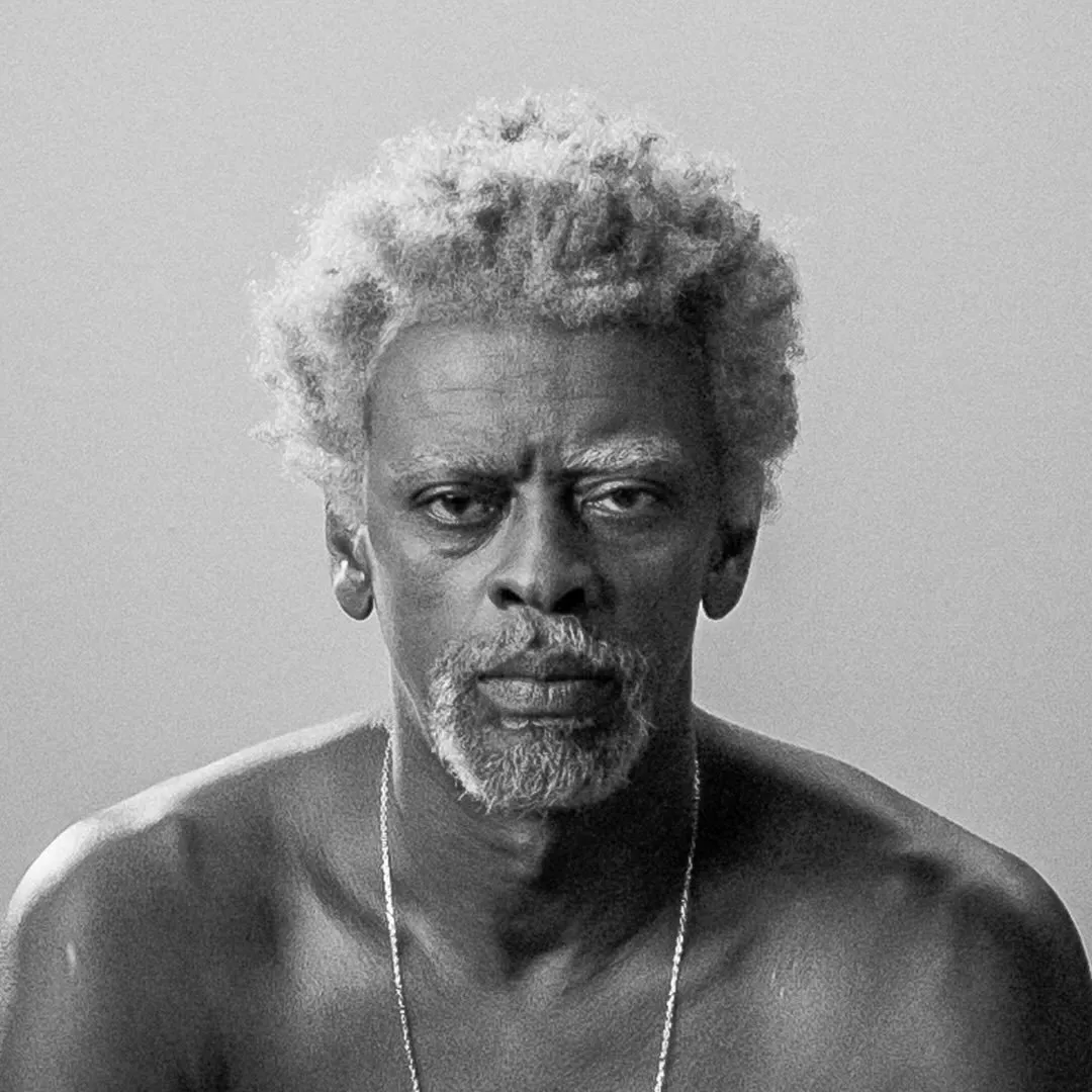 Seu Jorge, nome artístico de Jorge Mário da Silva (Belford Roxo, 8 de junho de 1970) é um ator, cantor, compositor e multi-instrumentista brasileiro de MPB, R&B, samba e soul.