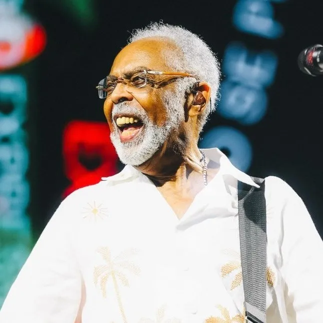 Gilberto Gil é um dos maiores nomes da MPB, conhecido por sucessos como 'Aquele Abraço' e 'Expresso 2222'. Iniciou carreira nos anos 1960 e foi ministro da Cultura. Veja a agenda no Rolê Agora.