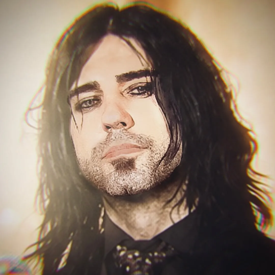 Guilherme de Sá é cantor e compositor de rock, ex-vocalista da banda Rosa de Saron. Destaca-se pelo álbum solo 'Íngreme' (2019). Veja a agenda no Rolê Agora.