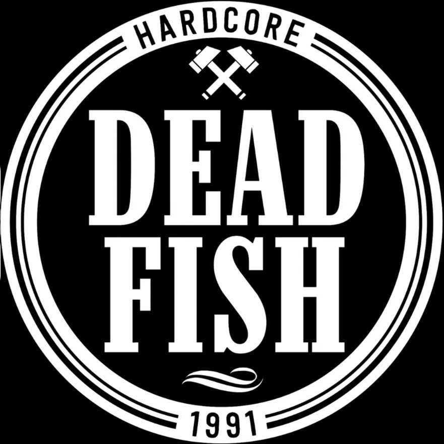 Dead Fish é uma banda brasileira de hardcore formada em 1991 no Espírito Santo. Destacam-se pelos álbuns 'Zero e Um' e 'Ponto Cego'. Veja a agenda no Rolê Agora.