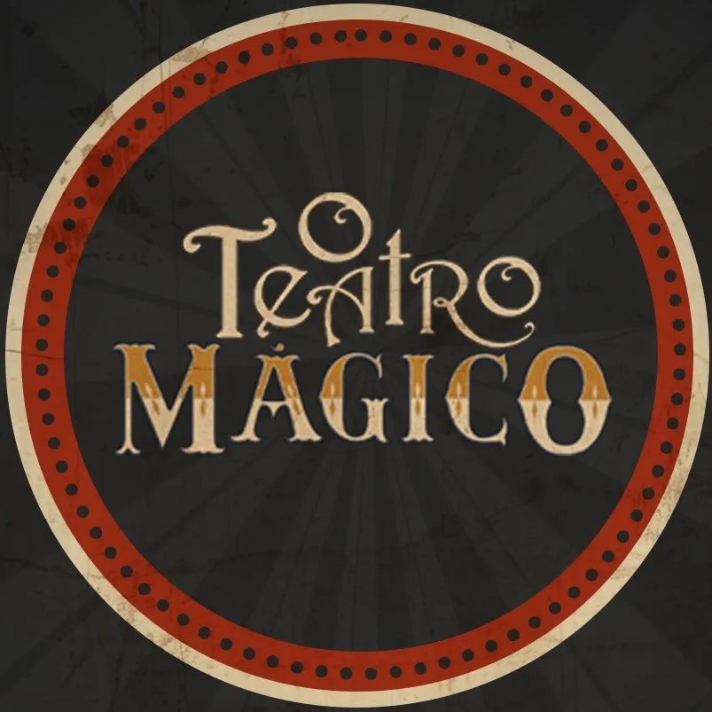 O Teatro Mágico é uma banda brasileira de MPB fundada em 2003 por Fernando Anitelli, famosa por músicas como 'O Anjo Mais Velho' e 'Pena'. Veja a agenda no Rolê Agora.
