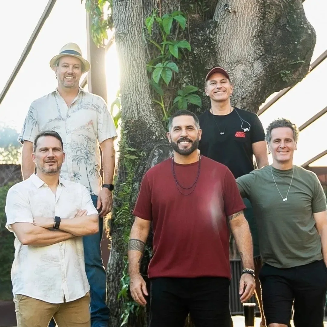Inimigos da HP é um grupo de pagode formado em São Paulo em 1999, conhecido por hits como 'Toca um Samba Aí' e 'Bons Momentos'. Veja a agenda no Rolê Agora.