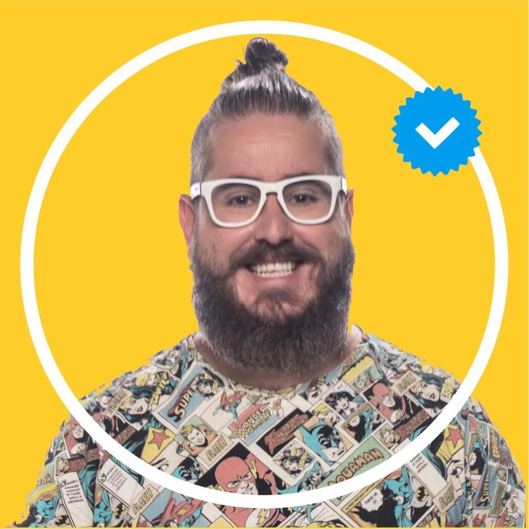 O humorista Cleber Rosa é um sucesso na internet com mais de 1 bilhão de visualizações e 6 milhões de seguidores em suas redes sociais. Agora, ele leva seu hilário "Reclamação do Dia" para os palcos.